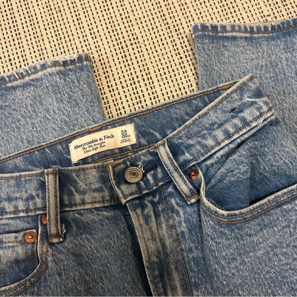 Curve Love Ultra High Rise 90s Straight Jean Medium Wash